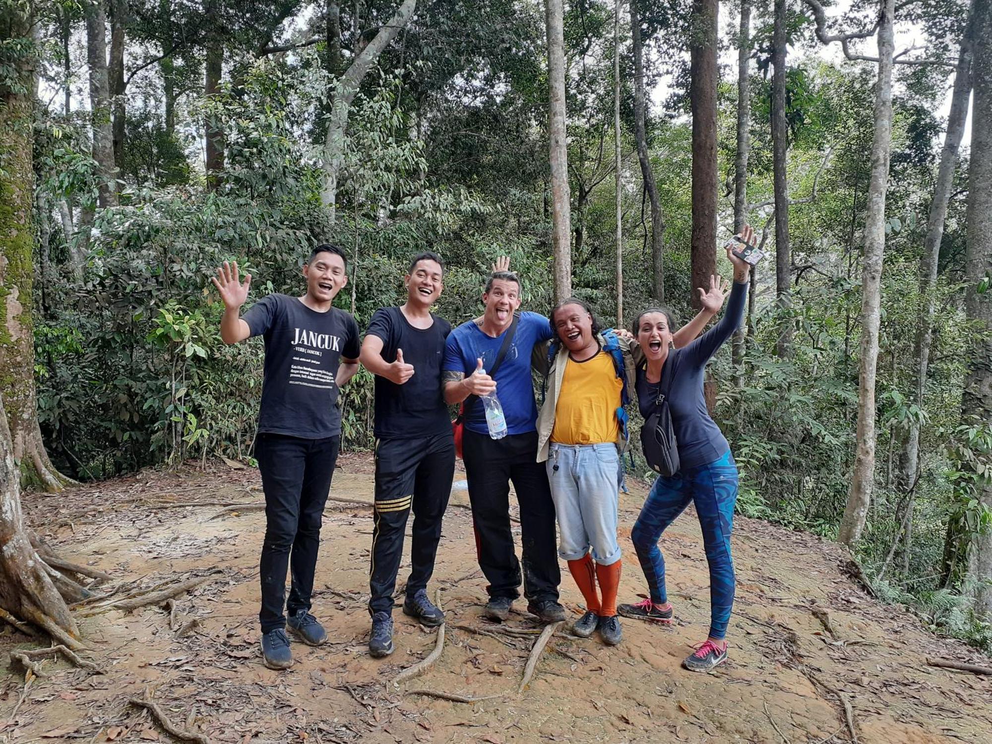 Jhony'S Backpacker-Guest House Only Stay Here Book Treking With Us Bukit Lawang Exterior foto