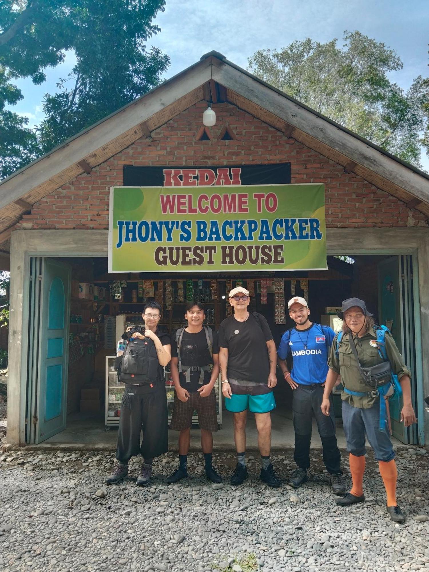 Jhony'S Backpacker-Guest House Only Stay Here Book Treking With Us Bukit Lawang Exterior foto
