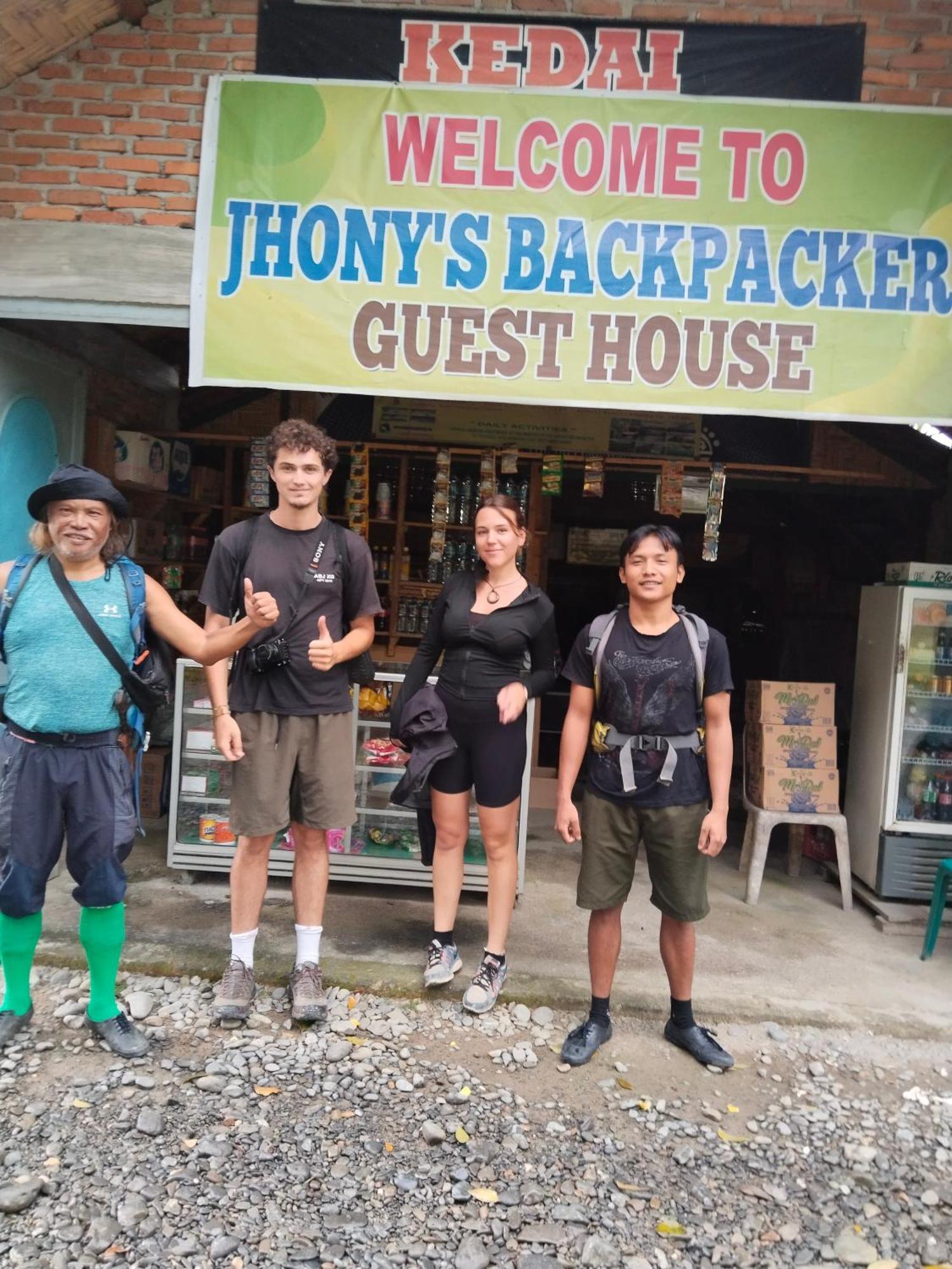 Jhony'S Backpacker-Guest House Only Stay Here Book Treking With Us Bukit Lawang Exterior foto