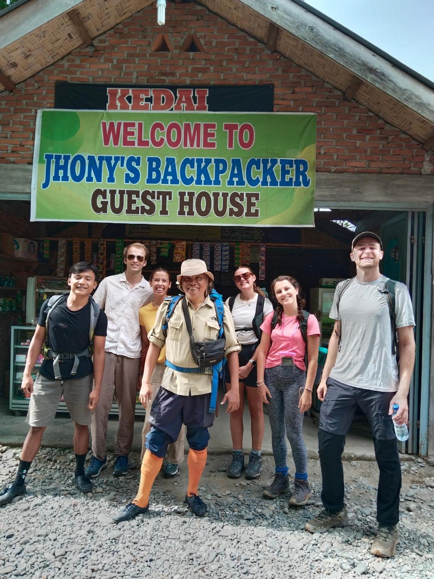 Jhony'S Backpacker-Guest House Only Stay Here Book Treking With Us Bukit Lawang Exterior foto